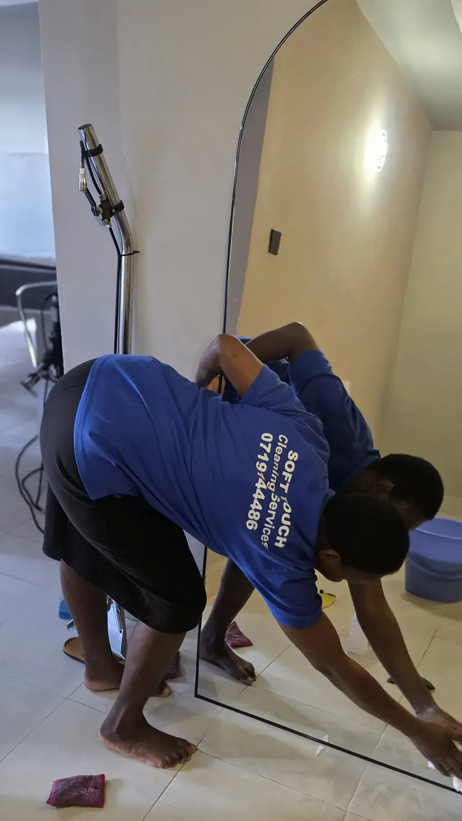 Mirror cleaning